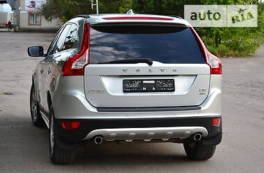 Позашляховик / Кросовер Volvo XC60 2011 в 