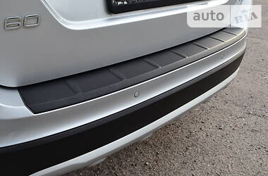 Позашляховик / Кросовер Volvo XC60 2011 в 