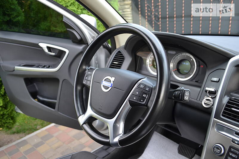 Позашляховик / Кросовер Volvo XC60 2011 в Луцьку