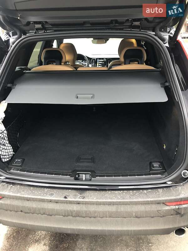 Внедорожник / Кроссовер Volvo XC60 2019 в Черкассах