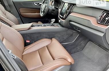 Внедорожник / Кроссовер Volvo XC60 2019 в 