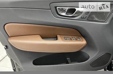 Внедорожник / Кроссовер Volvo XC60 2019 в 