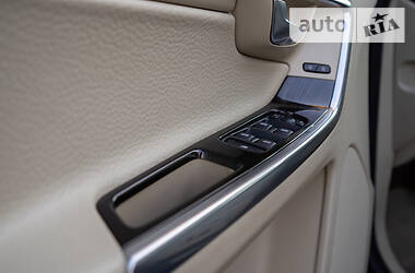 Внедорожник / Кроссовер Volvo XC60 2013 в 