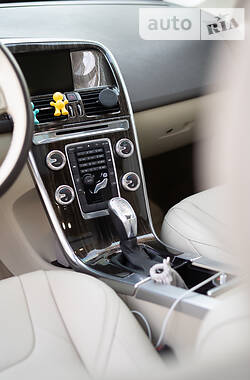 Внедорожник / Кроссовер Volvo XC60 2013 в 