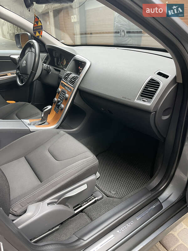 Внедорожник / Кроссовер Volvo XC60 2017 в Тернополе