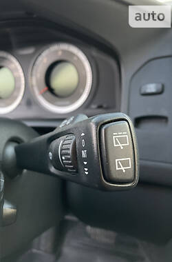 Позашляховик / Кросовер Volvo XC60 2010 в 