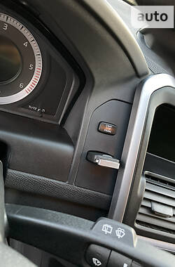 Позашляховик / Кросовер Volvo XC60 2010 в 