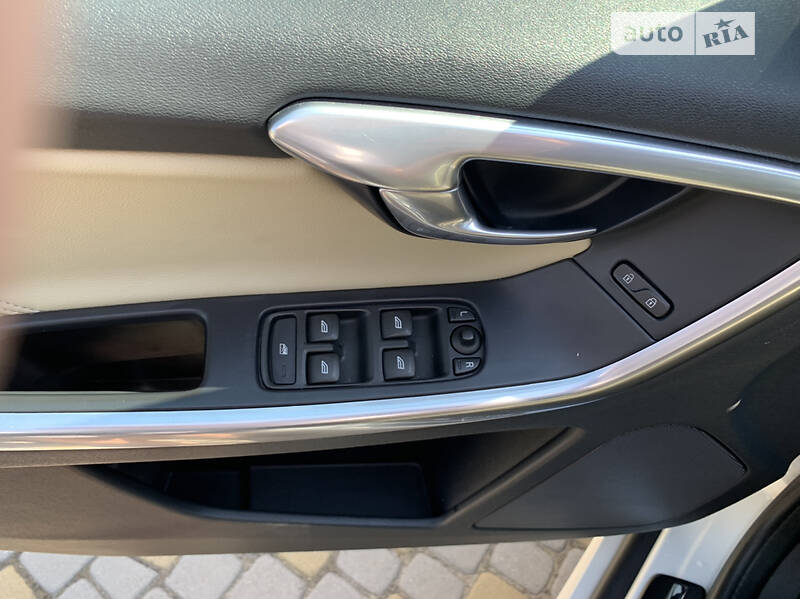 Позашляховик / Кросовер Volvo XC60 2015 в Львові