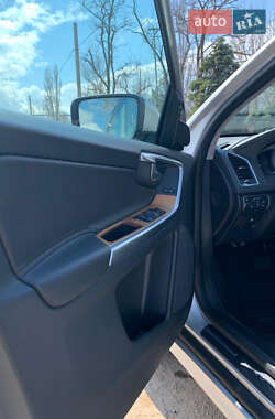 Внедорожник / Кроссовер Volvo XC60 2017 в 