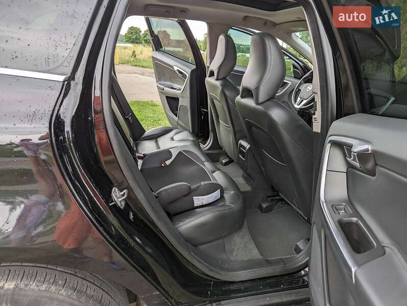Внедорожник / Кроссовер Volvo XC60 2015 в Нетешине