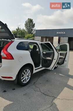 Внедорожник / Кроссовер Volvo XC60 2017 в 