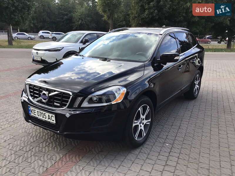 Внедорожник / Кроссовер Volvo XC60 2012 в 