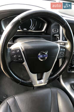 Внедорожник / Кроссовер Volvo XC60 2016 в 