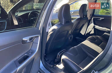Внедорожник / Кроссовер Volvo XC60 2016 в 