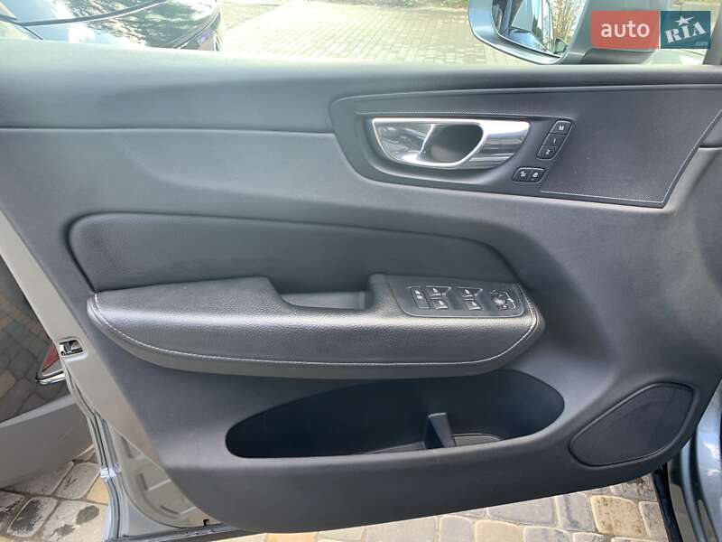 Внедорожник / Кроссовер Volvo XC60 2017 в Львове