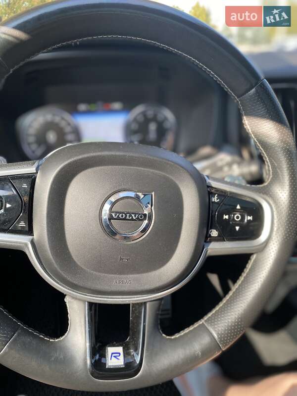 Внедорожник / Кроссовер Volvo XC60 2018 в Киеве