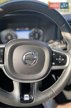 Внедорожник / Кроссовер Volvo XC60 2018 в 