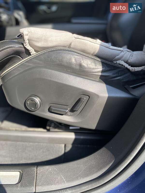 Внедорожник / Кроссовер Volvo XC60 2018 в Киеве