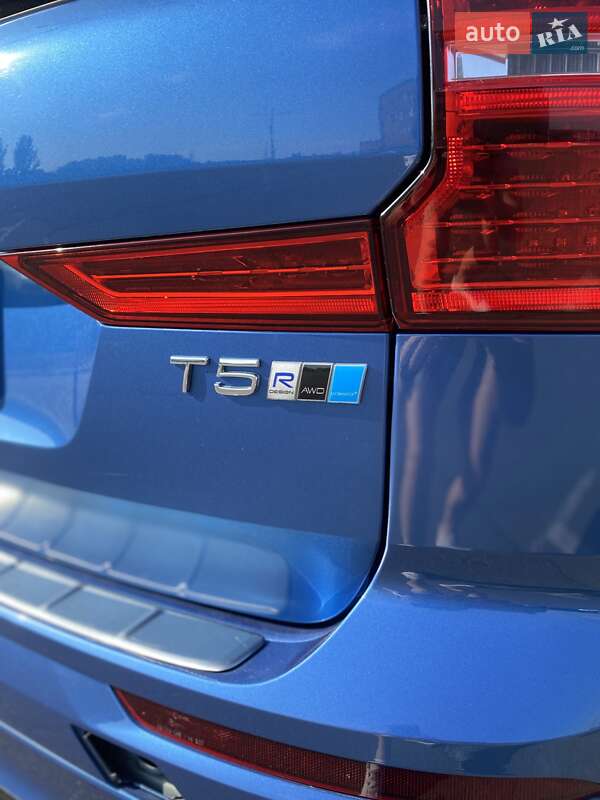 Внедорожник / Кроссовер Volvo XC60 2018 в Киеве