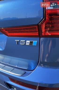 Внедорожник / Кроссовер Volvo XC60 2018 в 