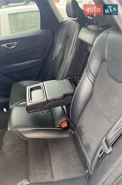Внедорожник / Кроссовер Volvo XC60 2018 в 