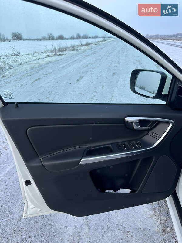 Внедорожник / Кроссовер Volvo XC60 2017 в Баре