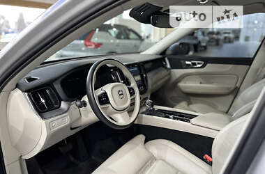 Внедорожник / Кроссовер Volvo XC60 2017 в 