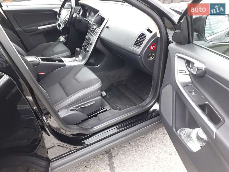 Внедорожник / Кроссовер Volvo XC60 2012 в Черновцах