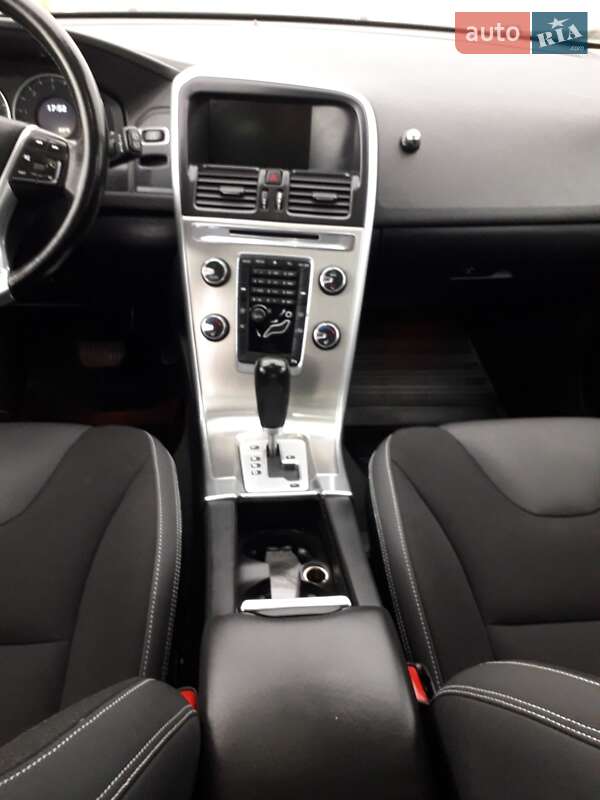 Внедорожник / Кроссовер Volvo XC60 2012 в Черновцах