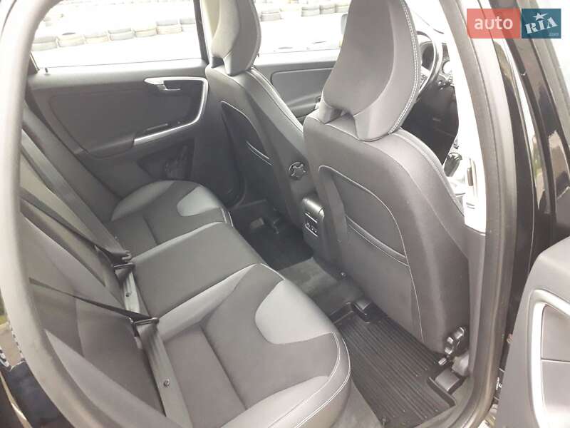 Внедорожник / Кроссовер Volvo XC60 2012 в Черновцах