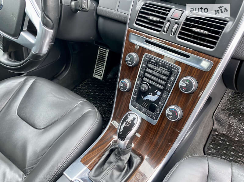 Внедорожник / Кроссовер Volvo XC60 2014 в Киеве