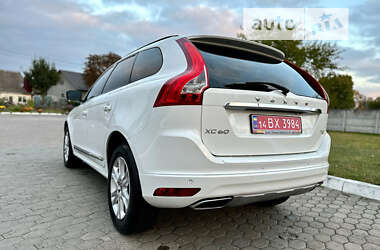 Внедорожник / Кроссовер Volvo XC60 2016 в 
