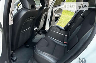 Внедорожник / Кроссовер Volvo XC60 2016 в 