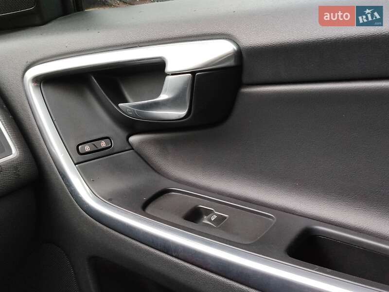 Внедорожник / Кроссовер Volvo XC60 2015 в Баре фото 45 Внедорожник / Кроссовер Volvo XC60 2015 в Баре