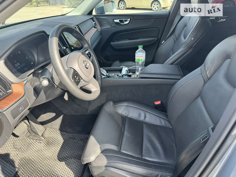 Внедорожник / Кроссовер Volvo XC60 2022 в Киеве