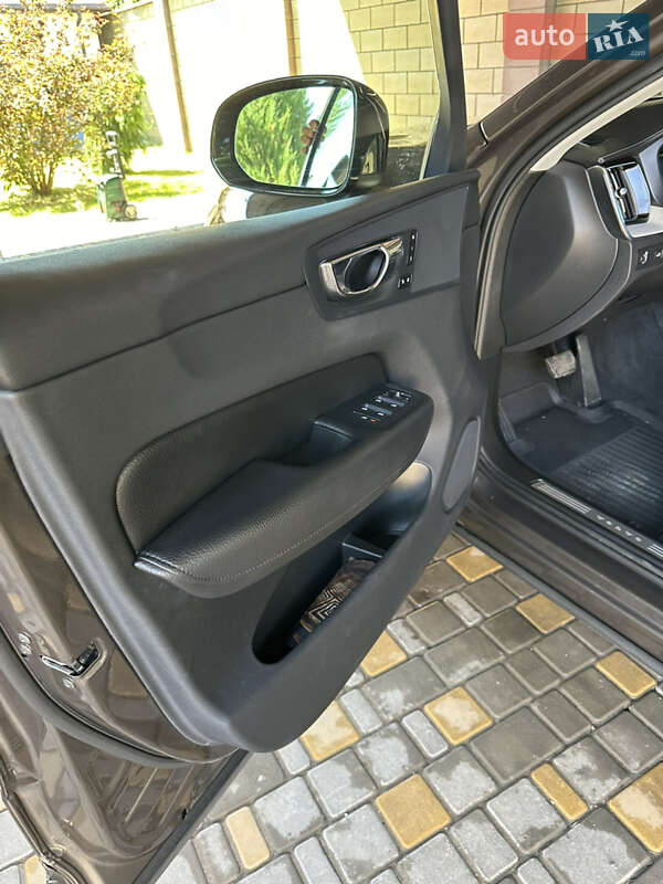 Внедорожник / Кроссовер Volvo XC60 2018 в Киеве