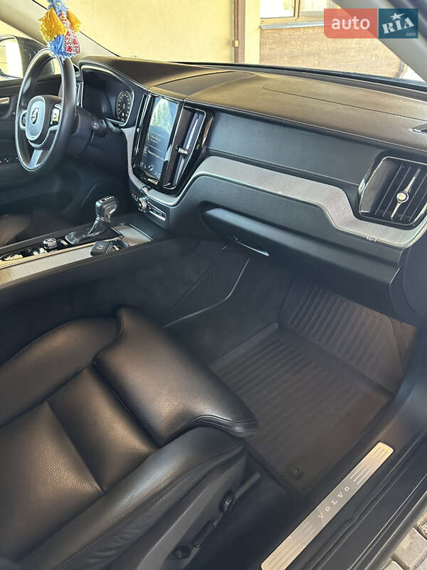 Внедорожник / Кроссовер Volvo XC60 2018 в Киеве