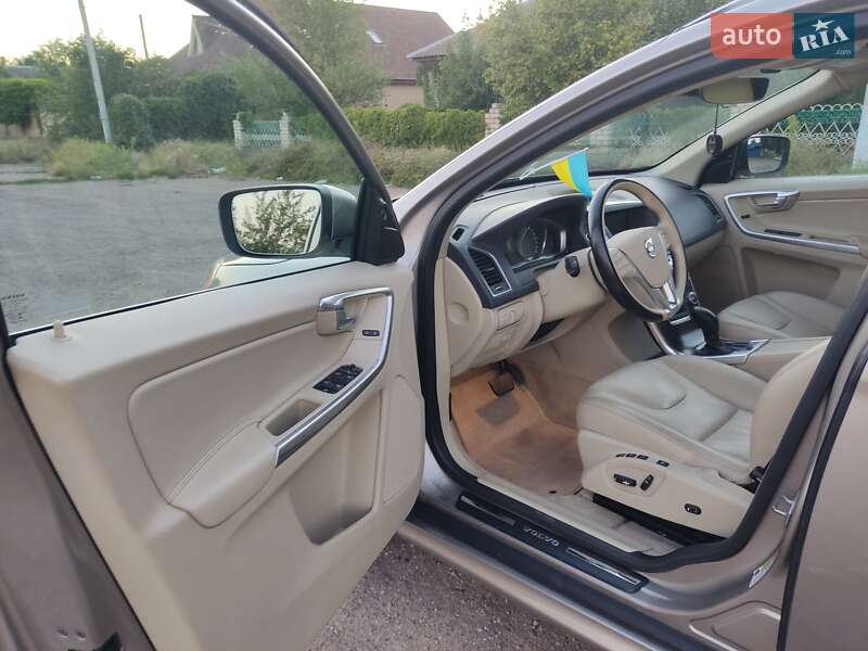 Внедорожник / Кроссовер Volvo XC60 2014 в Николаеве