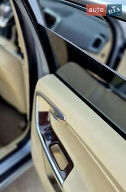 Внедорожник / Кроссовер Volvo XC60 2014 в 