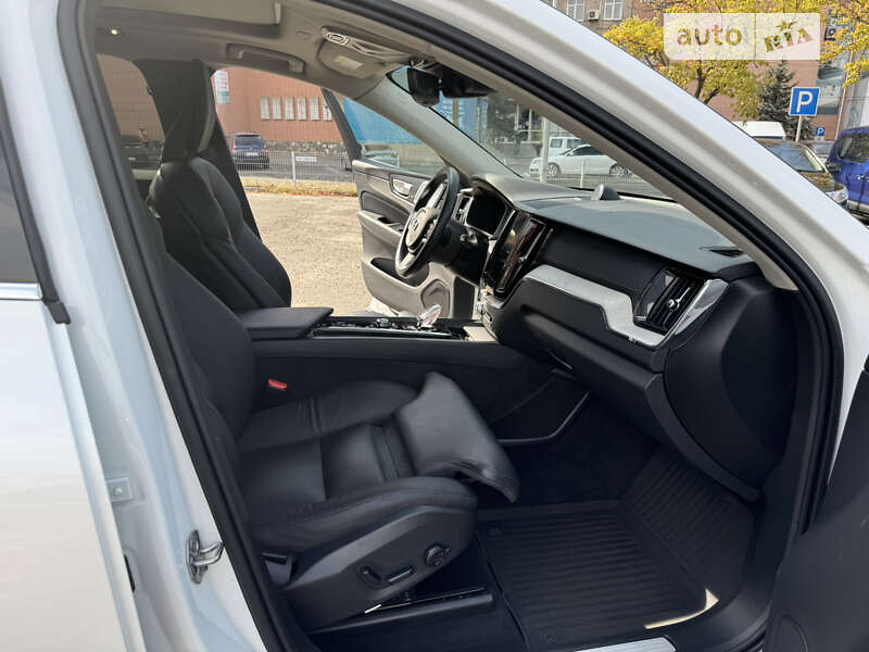 Внедорожник / Кроссовер Volvo XC60 2020 в Днепре