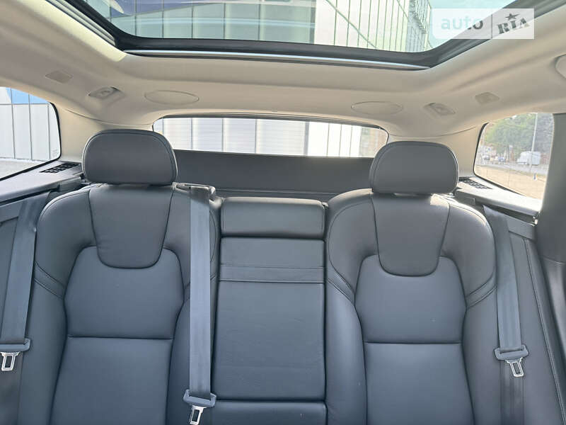Внедорожник / Кроссовер Volvo XC60 2020 в Днепре