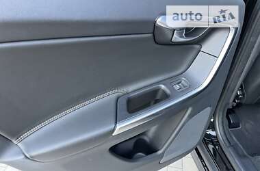 Внедорожник / Кроссовер Volvo XC60 2016 в 