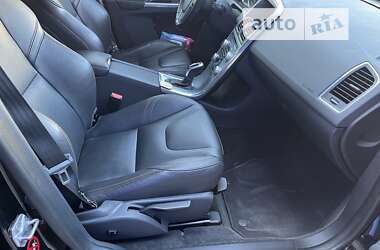 Внедорожник / Кроссовер Volvo XC60 2016 в 