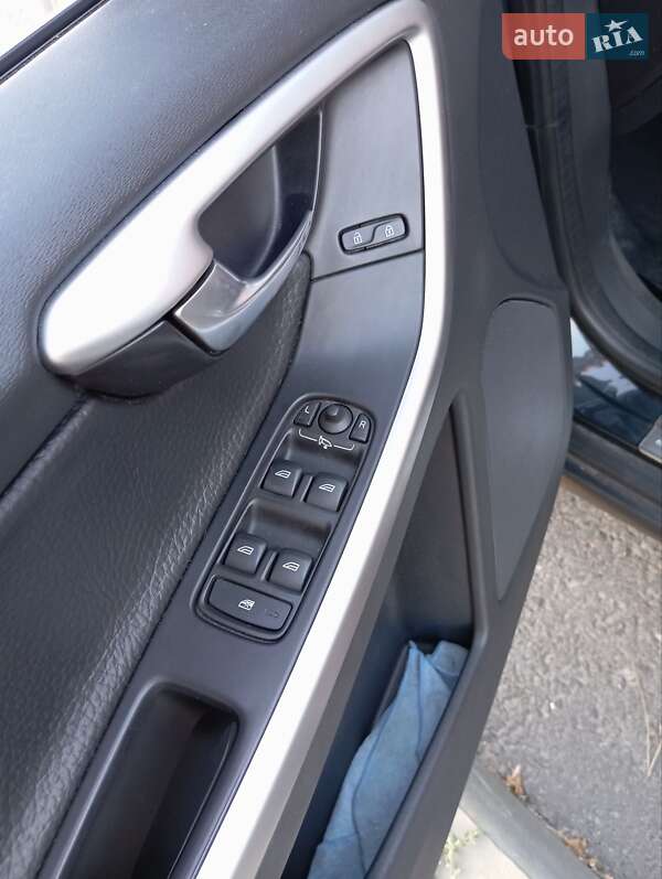 Внедорожник / Кроссовер Volvo XC60 2011 в Харькове