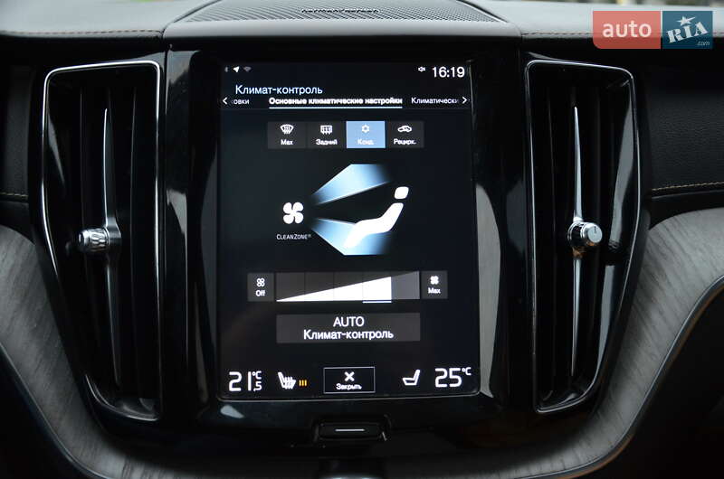 Внедорожник / Кроссовер Volvo XC60 2018 в Киеве