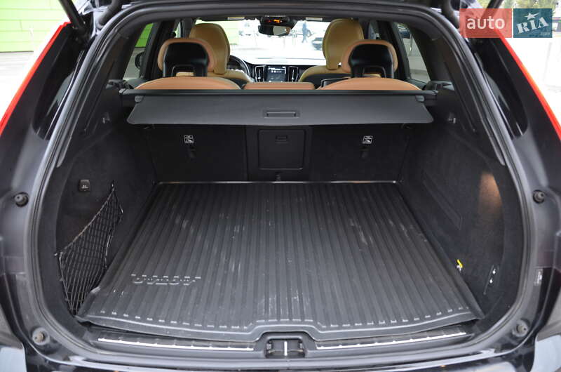 Внедорожник / Кроссовер Volvo XC60 2018 в Киеве
