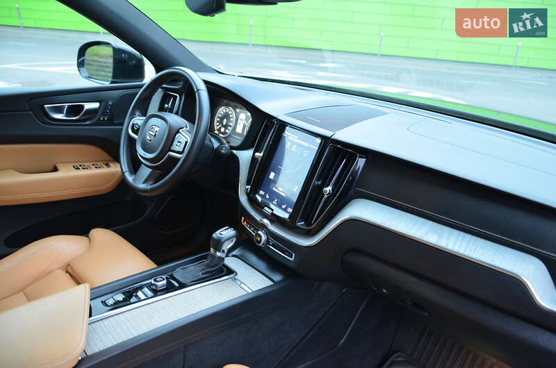 Внедорожник / Кроссовер Volvo XC60 2018 в Киеве