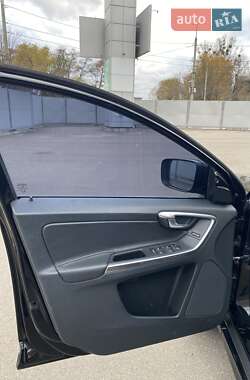 Внедорожник / Кроссовер Volvo XC60 2016 в 