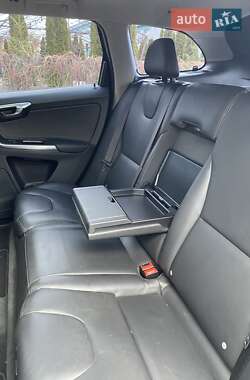 Внедорожник / Кроссовер Volvo XC60 2016 в 