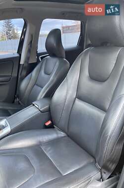 Внедорожник / Кроссовер Volvo XC60 2016 в 